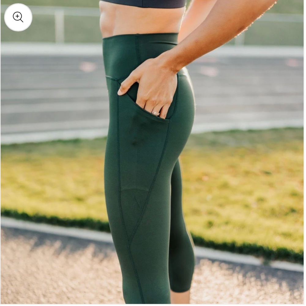 BLACK Lux Epic 7/8 Capris - Size S